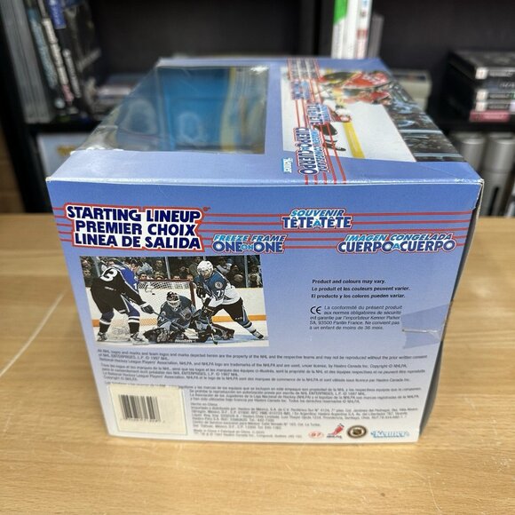 1997 NHL Starting Lineup Freeze Frame One-On-One: Paul Kariya & Eric Lindros - Picture 6 of 6